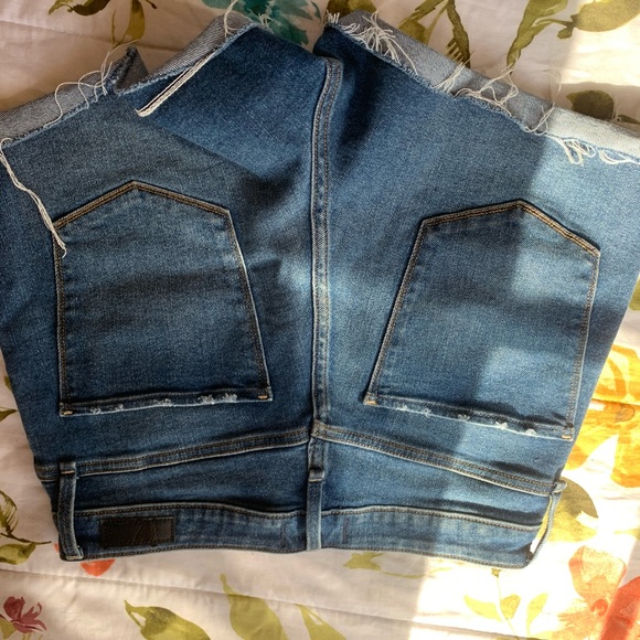 High rise shorts - Picture 2 of 2